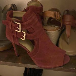 NWOT suede MK 6.5 Maroon double strap n buckle over ankle, peep toe never worn
